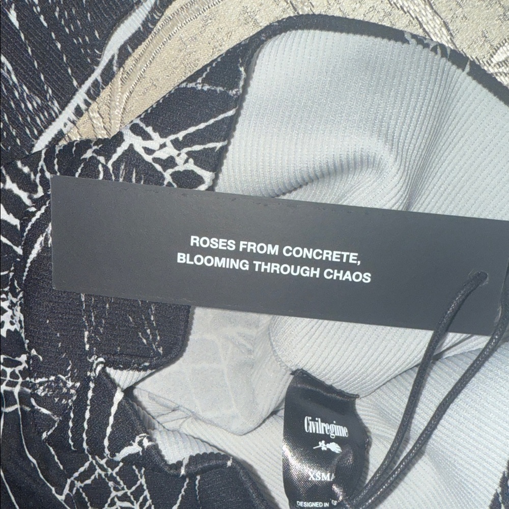 Civil Regime “Overran By Webs” Kelly Seamless Set - Picture 6 of 6